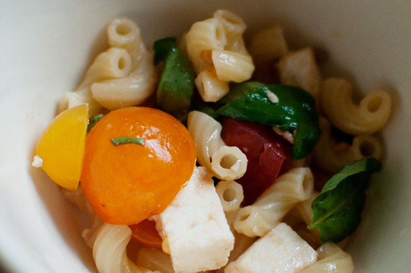 caprese macaroni salad