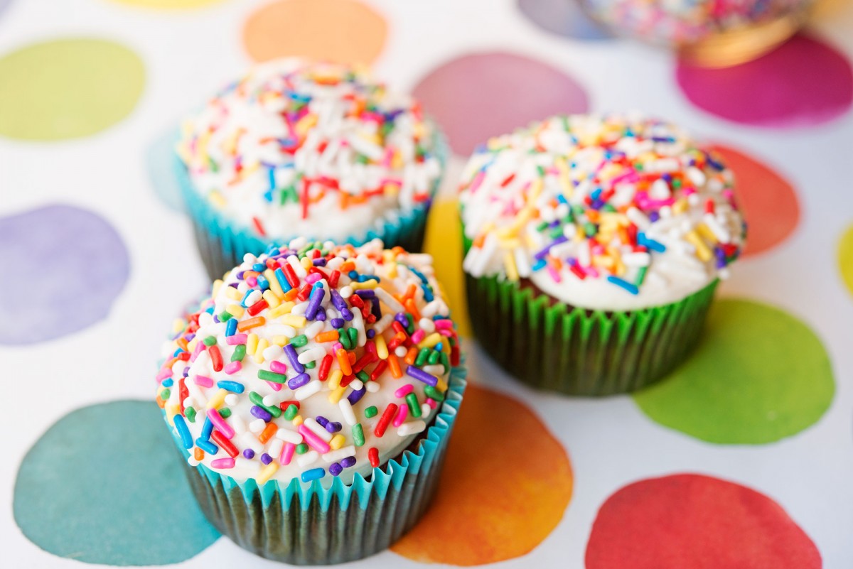 Chocolate / Red Velvet Half & Half Cupcakes | Garlic, My Soul