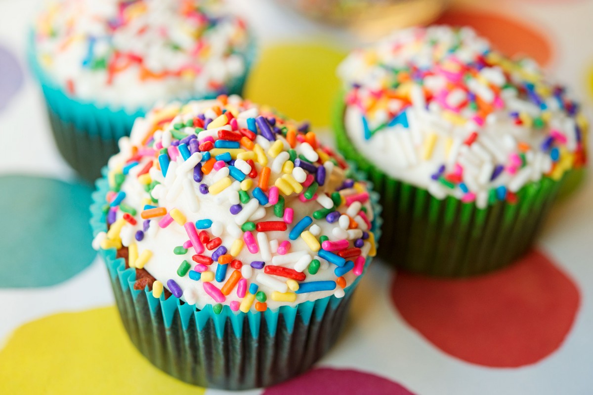 Chocolate / Red Velvet Half & Half Cupcakes | Garlic, My Soul