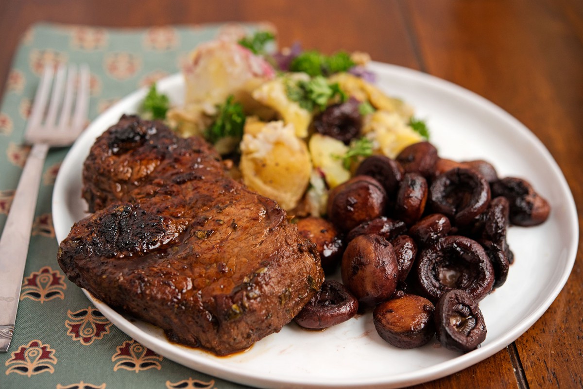 Steak & Burgundy Mushrooms | Garlic, My Soul